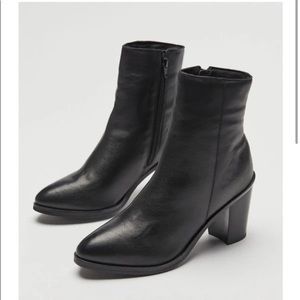 Urban Outfitters UO Maya Leather Boot in Black